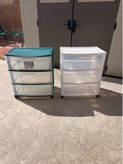 Set storage drawer