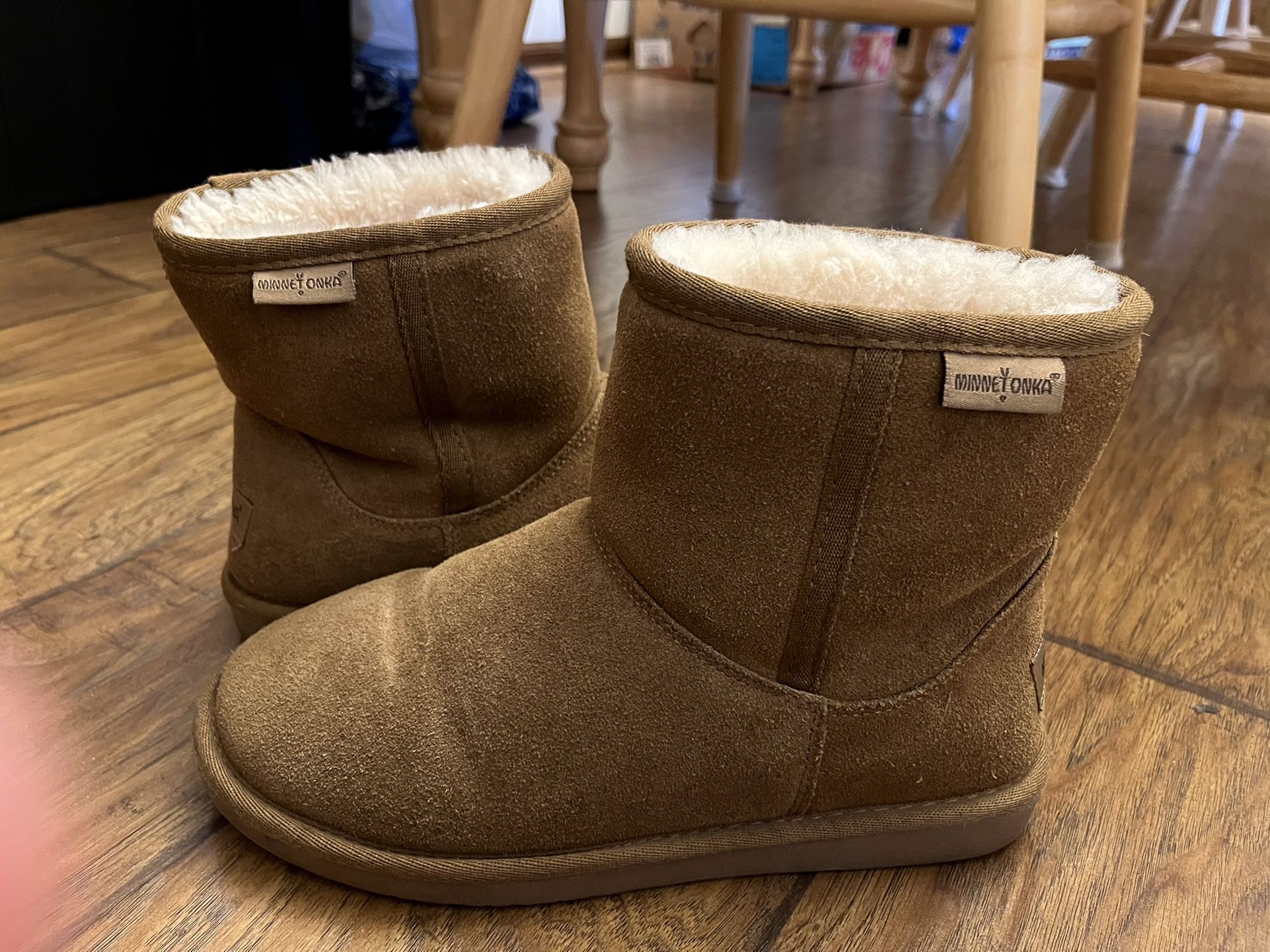 minnetonka shearling boots