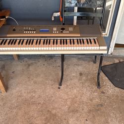 Yamaha Piano Keyboard 