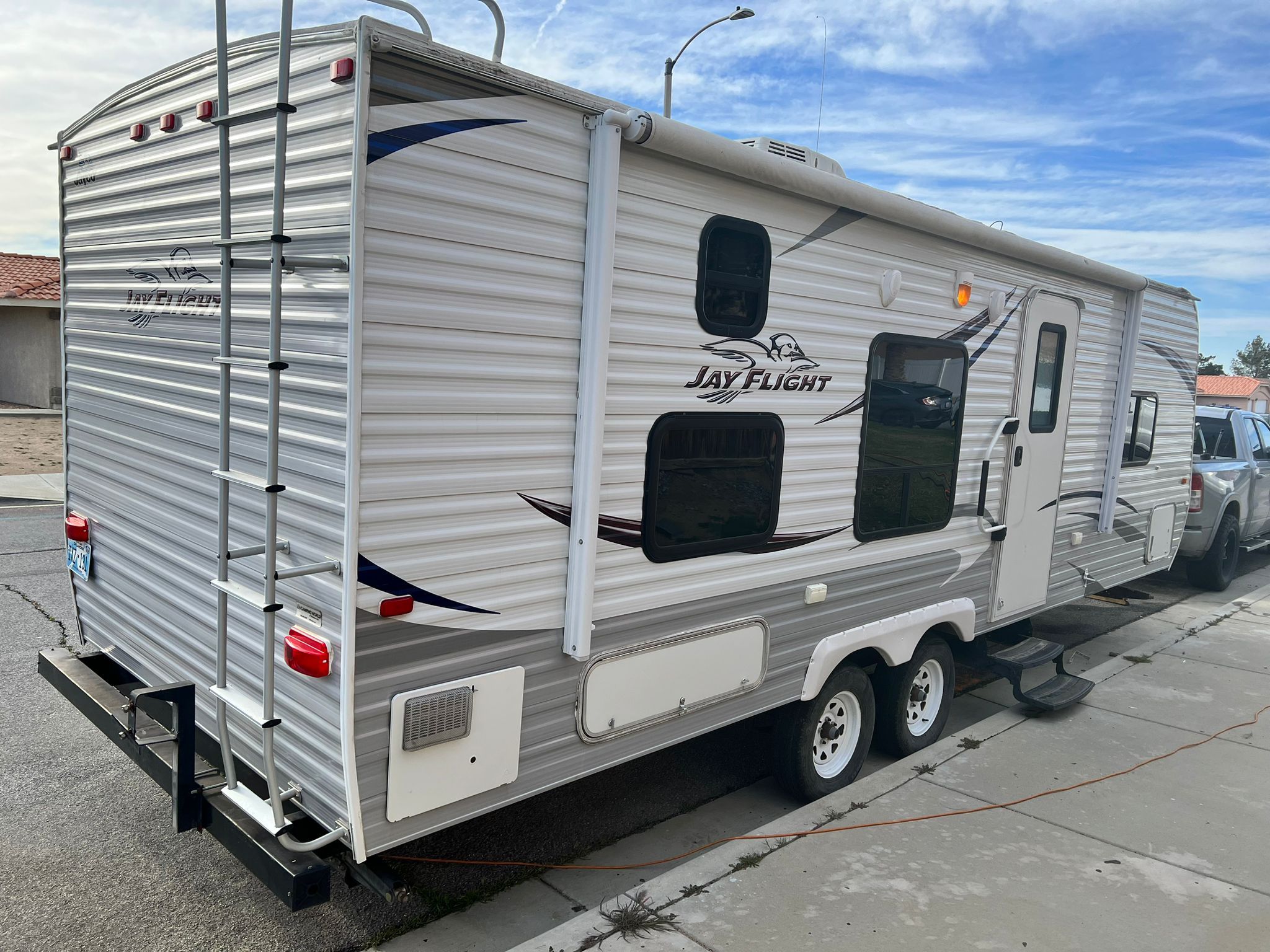 2013 Jayco Travel Trailer In Víctorville Ca for Sale in El Monte, CA