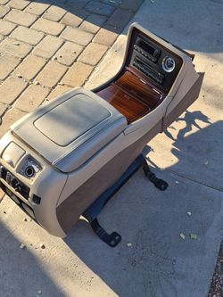 05 escalade center console part Silverado  Sierra