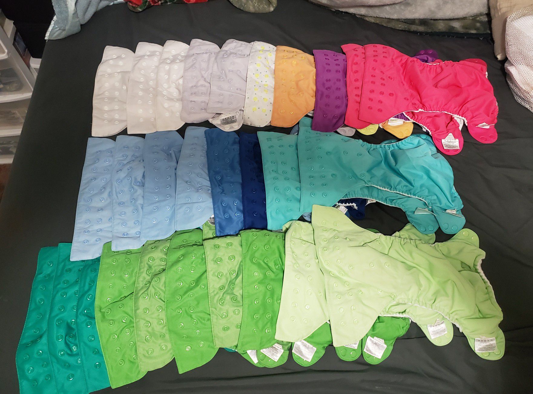 bumGenius 4.0 and Freestyle lot 31 diapers total