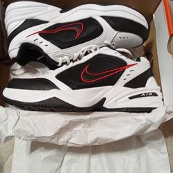 Nike Air Monarch IV