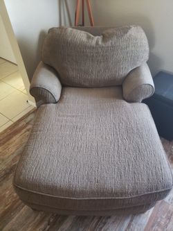 CHAISE