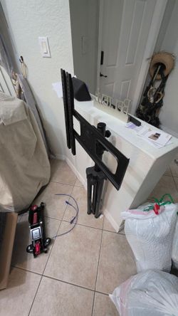 Tv mount on tripod for ourdoor tv or rental air bnb