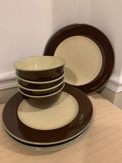 8 pc Dinnerware set