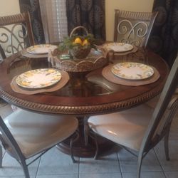 Round Dining Table 