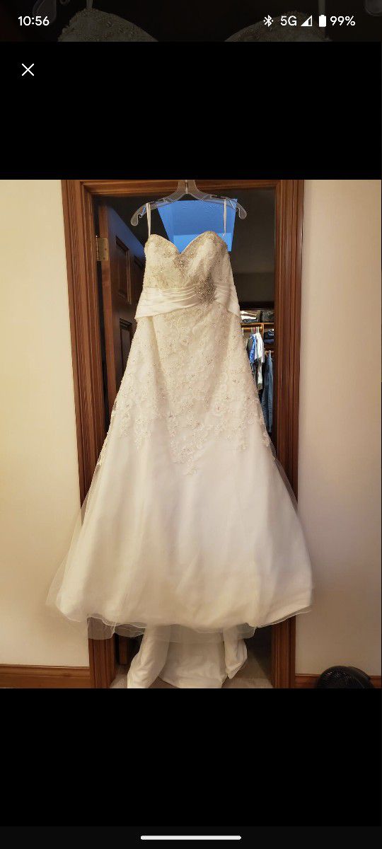 Beautiful Bridal Gown **Brand New**
