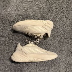 Adidas “Ozelia” Sneakers Size 7 