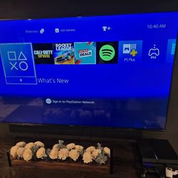 Ps4 With 9 Games And 2 Controllers 