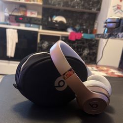 Dr,Dre’s Beats Headphones With Holding Case