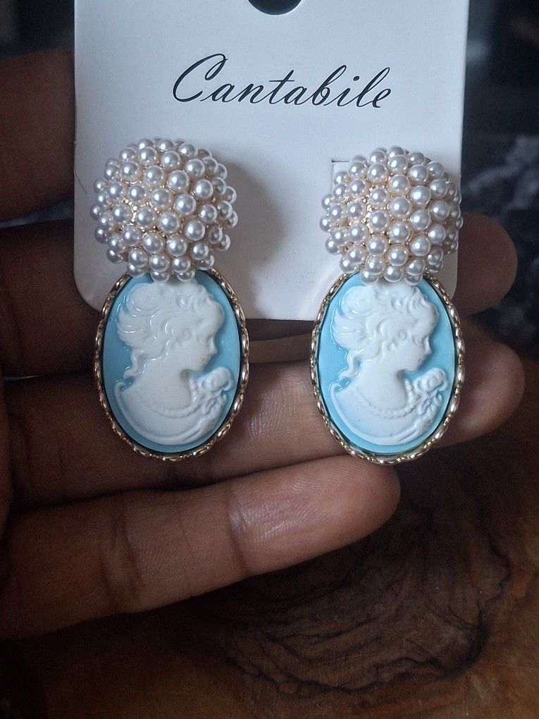 Pearl Cameo Dangling Earrings