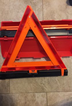 Emergency triangle road flares New