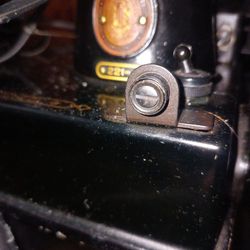 Singer sewing machine 