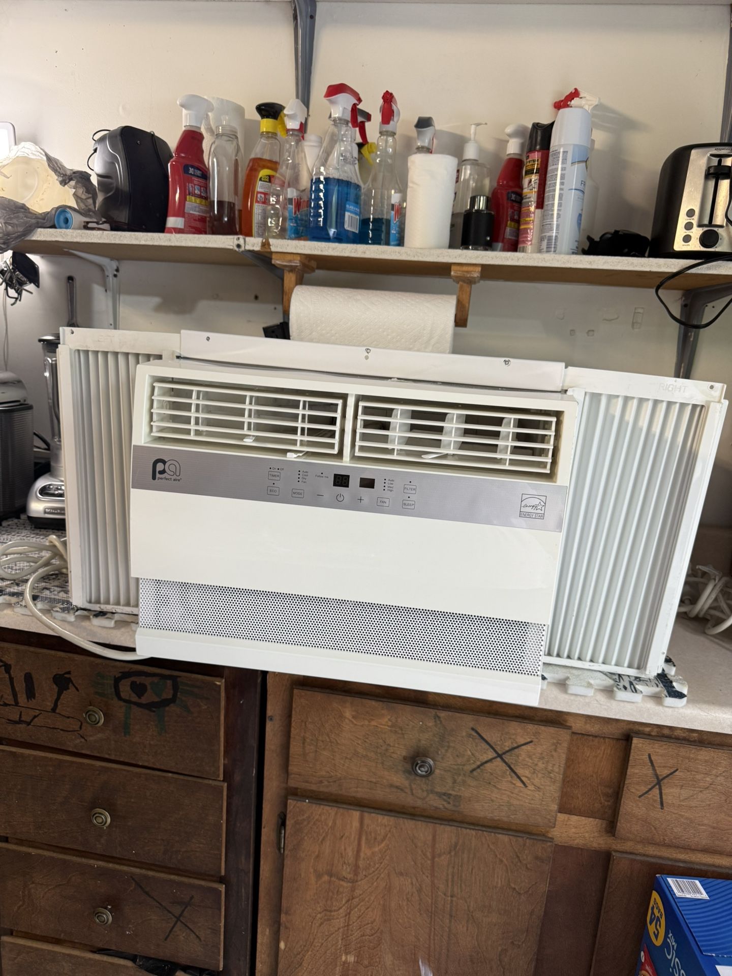Perfect Aire Perfect Aire 6PAC10000 10,000 BTU 115V Window Air Conditioner in excellent condition working