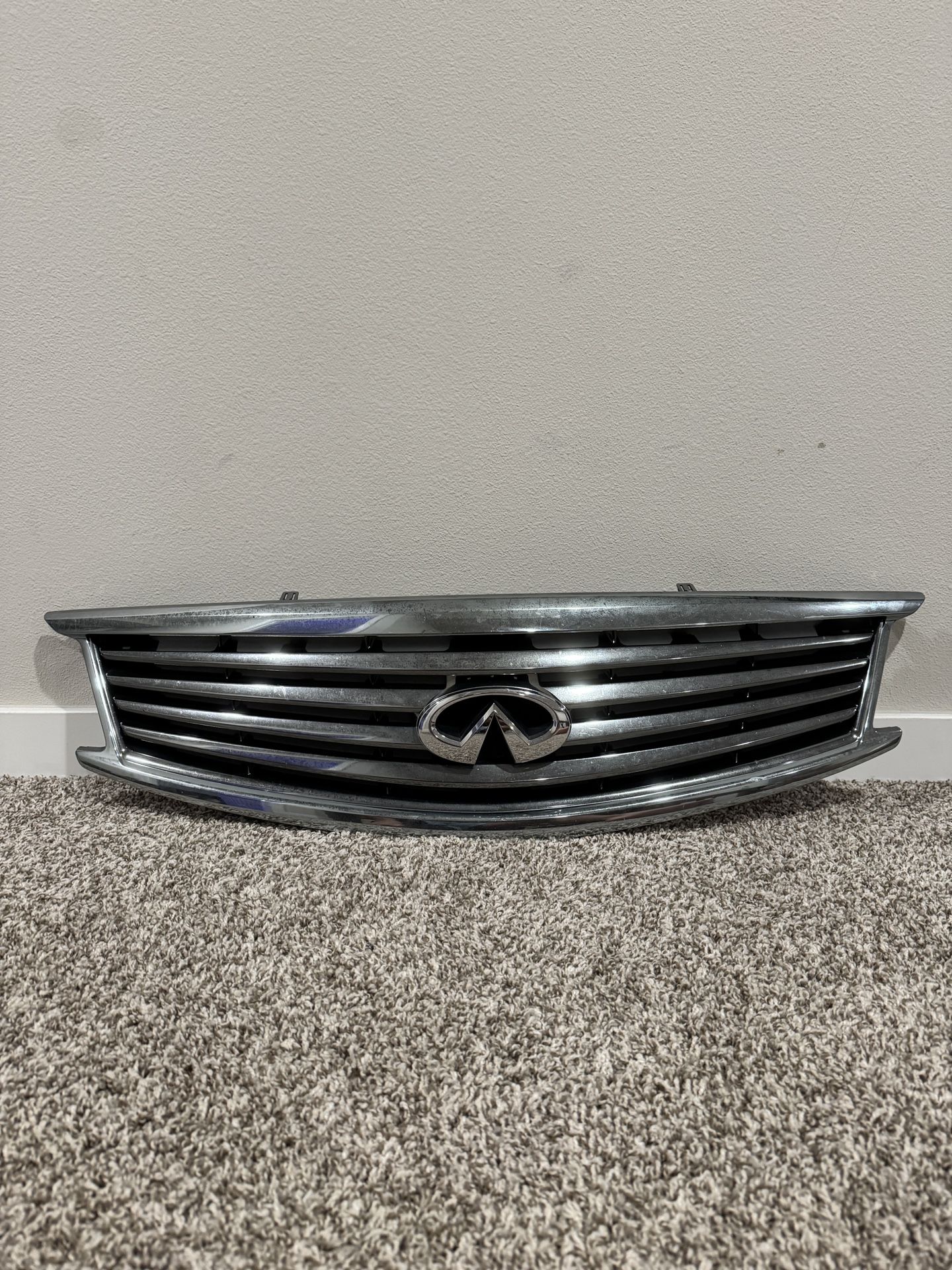 Infiniti G37 Sedan Grill