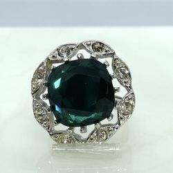 Emerald Crystal Vintage Jewelry ring.