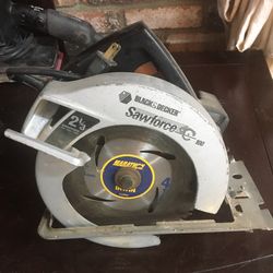 Black n decker saw