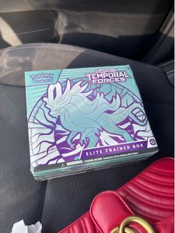 Temporal forces elite trainer box, Pokeman