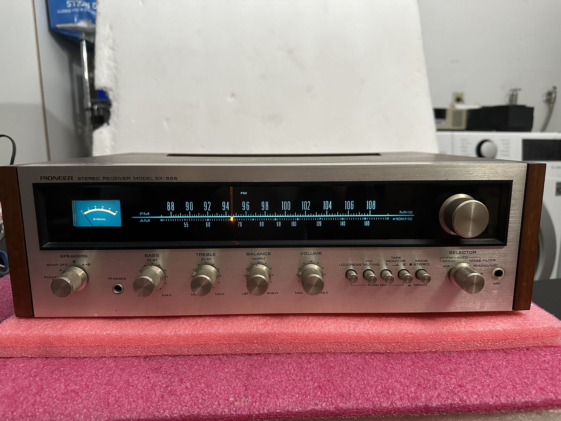 Vintage Pioneer SX 525 AM/AM Stereo Receiver- Excellent