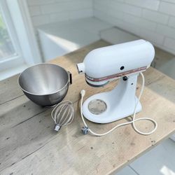 KitchenAid KSM90 300W Ultra Power Stand Mixer W/ Bowl & Attachment. Works great!