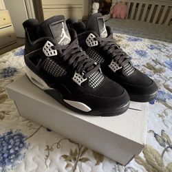 Air Jordan 4’s White Thunder Size 10.5 M
