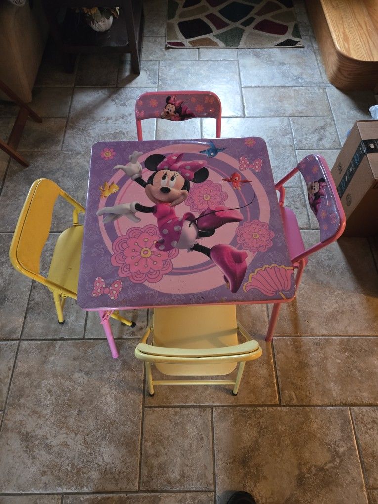 KIDS TABLE AND CHAIRS