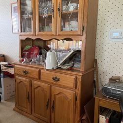 Selling Beautiful Wooden Hutch Cabinet For China Sets