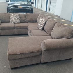 Sectional couch Reversible Chaise 