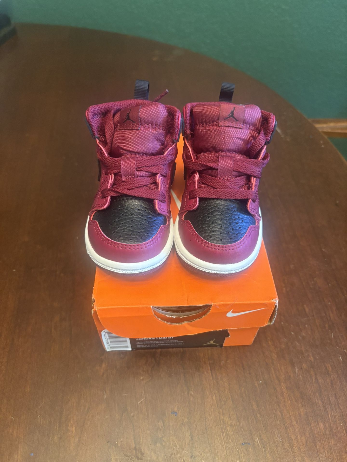 Jordan 1 Mid