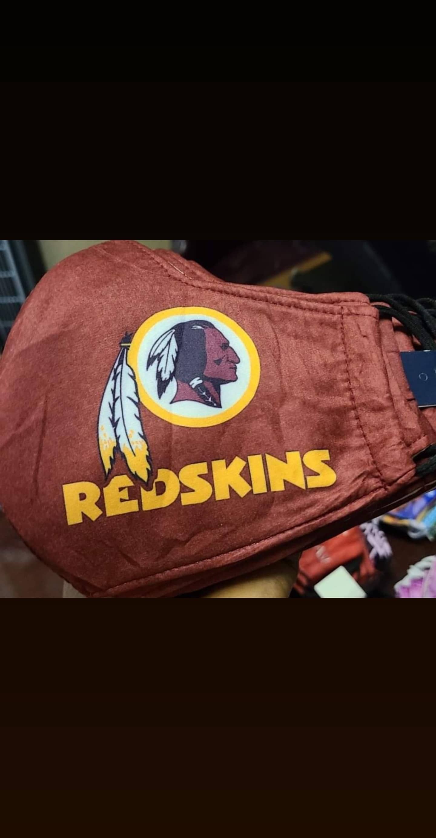 Red skins face mask