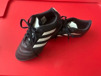 Kids indoor cleats