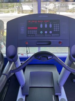 Life fitness treadmill