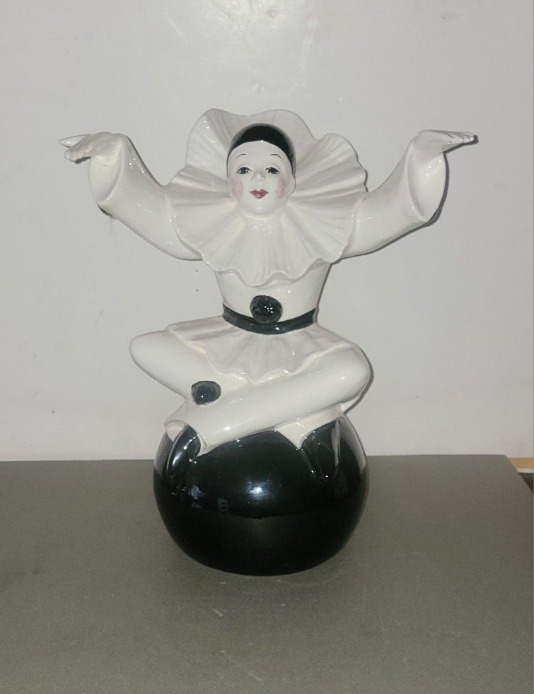 VINTAGE ART DECO PIERROT PORCELAIN 16 CLOWN SCULPTURE FIGURINE