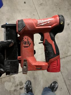 Milwaukee 23 Gauge Pin Nailer
