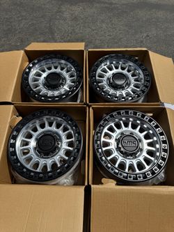 KMC KM552 IMS 8x6.5 18" Wheels Machined with Black Lips