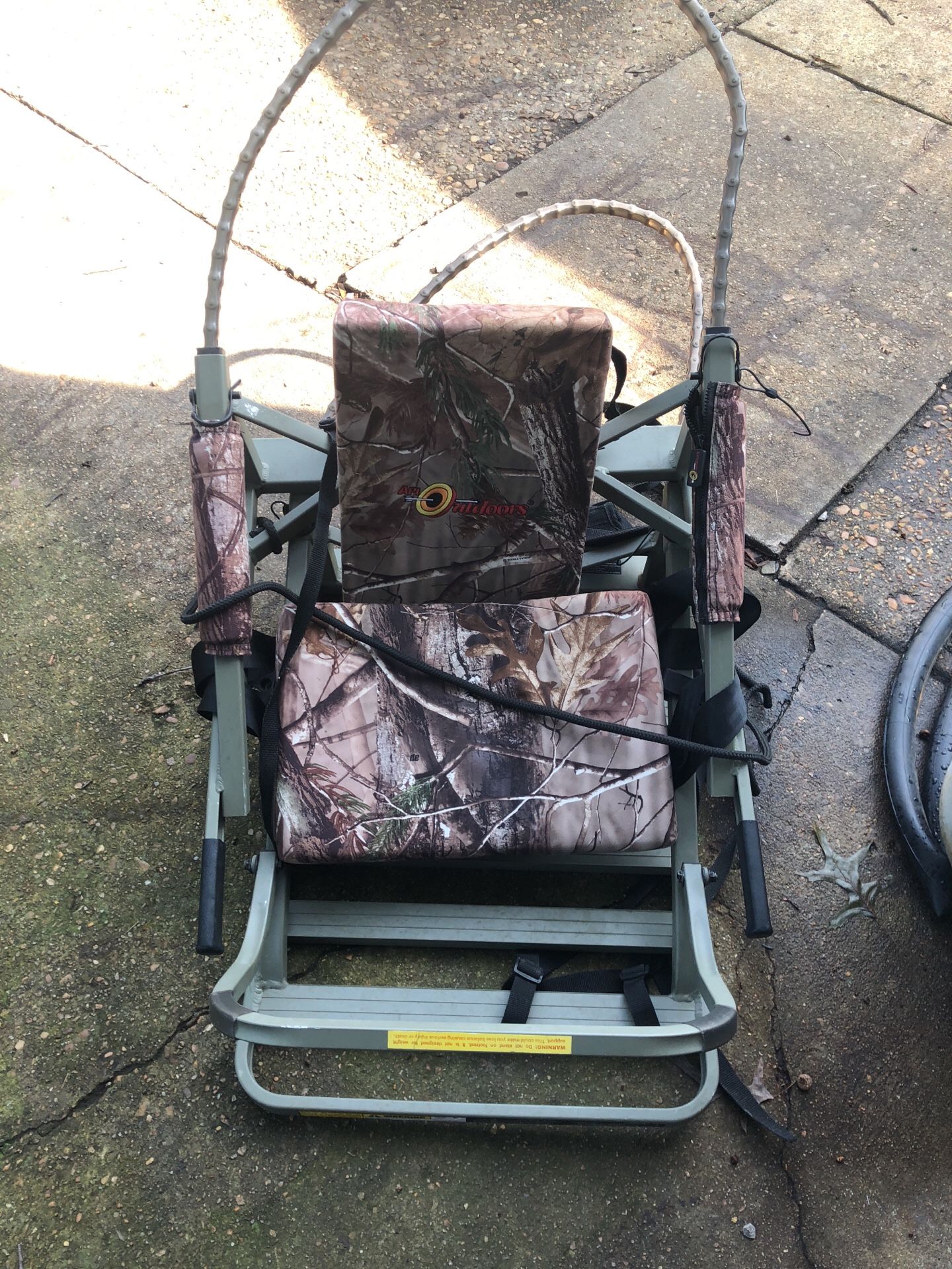 API outdoors alumni-tech bowhunter deer stand