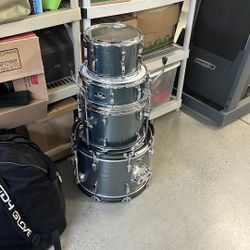 Pearl Roadshow 4 Piece Drum Set