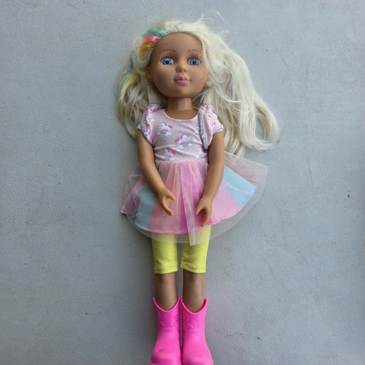 Glitter Girls Laica Fashion Doll. 