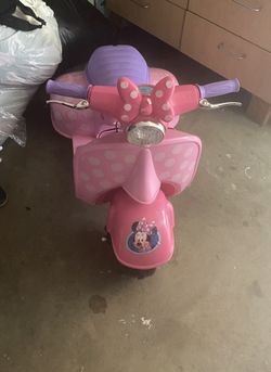 Disney Minnie Mouse Battery-Powered Scooter
