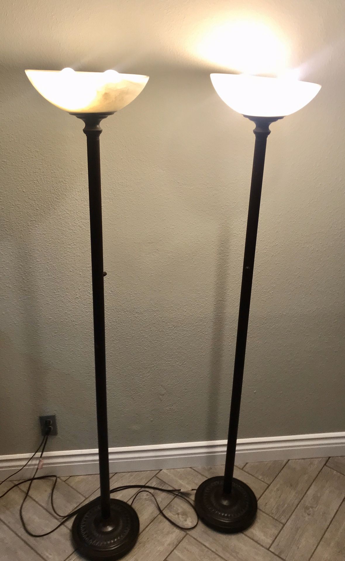 2 Floor lamps