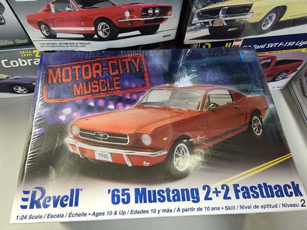 Revell 1965 MUSTANG FASTBACK MODEL