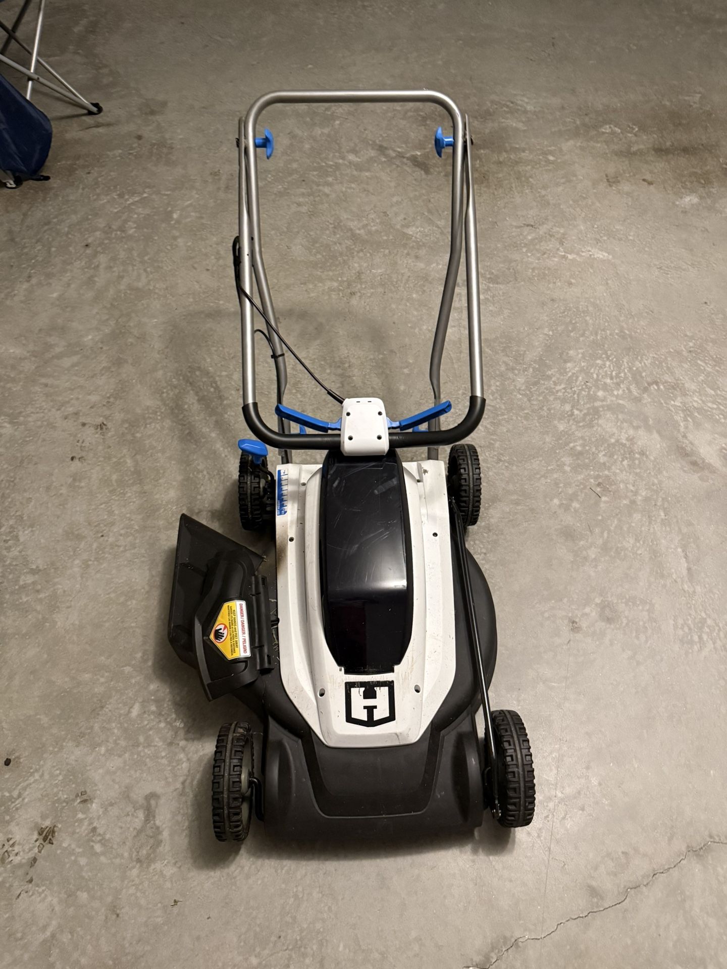 Hart 18in Cordless Mower