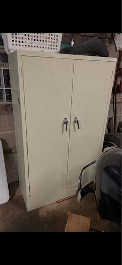 Metal cabinet
