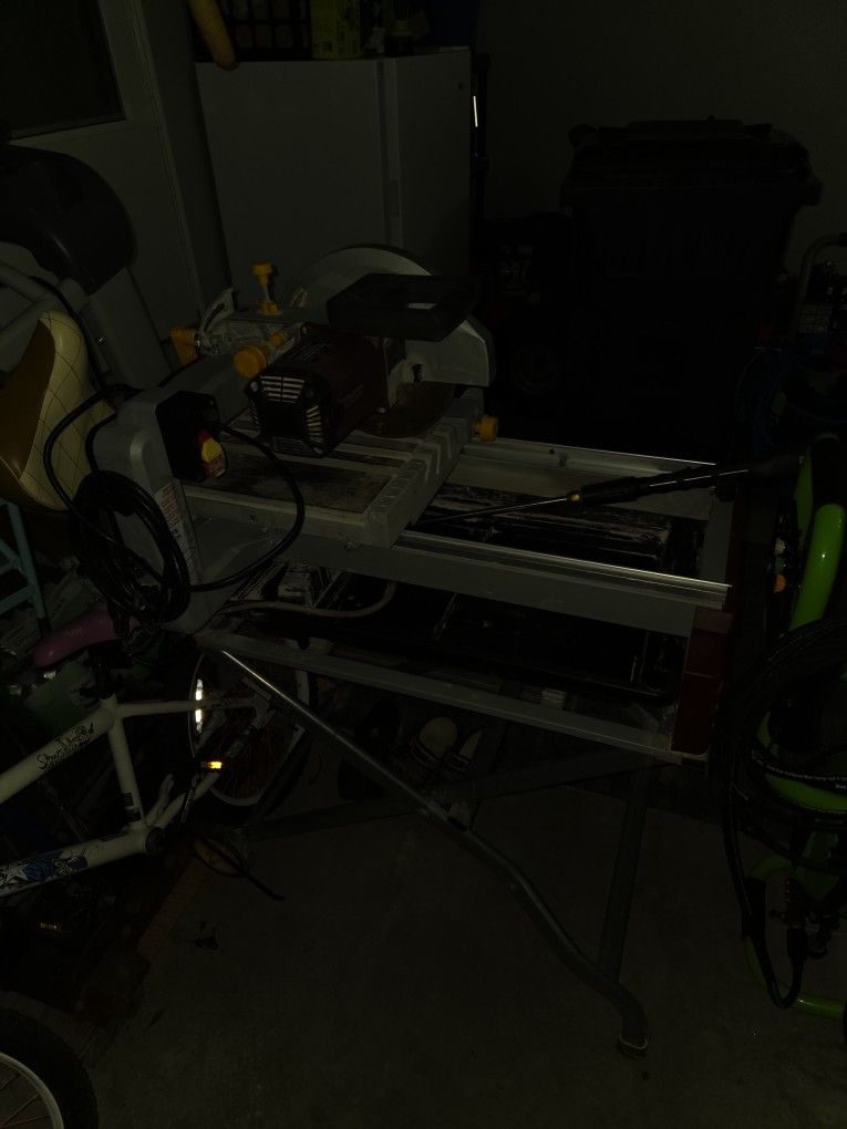 10  Inch Tile Saw 2.5 Horsepower Cuts 3.5 Inch Blocks