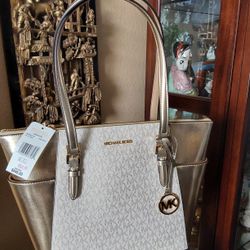 New Michael Kors Purse 