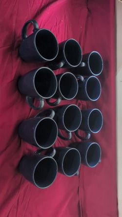 12-Piece blue mug set/ miscellaneous glassware