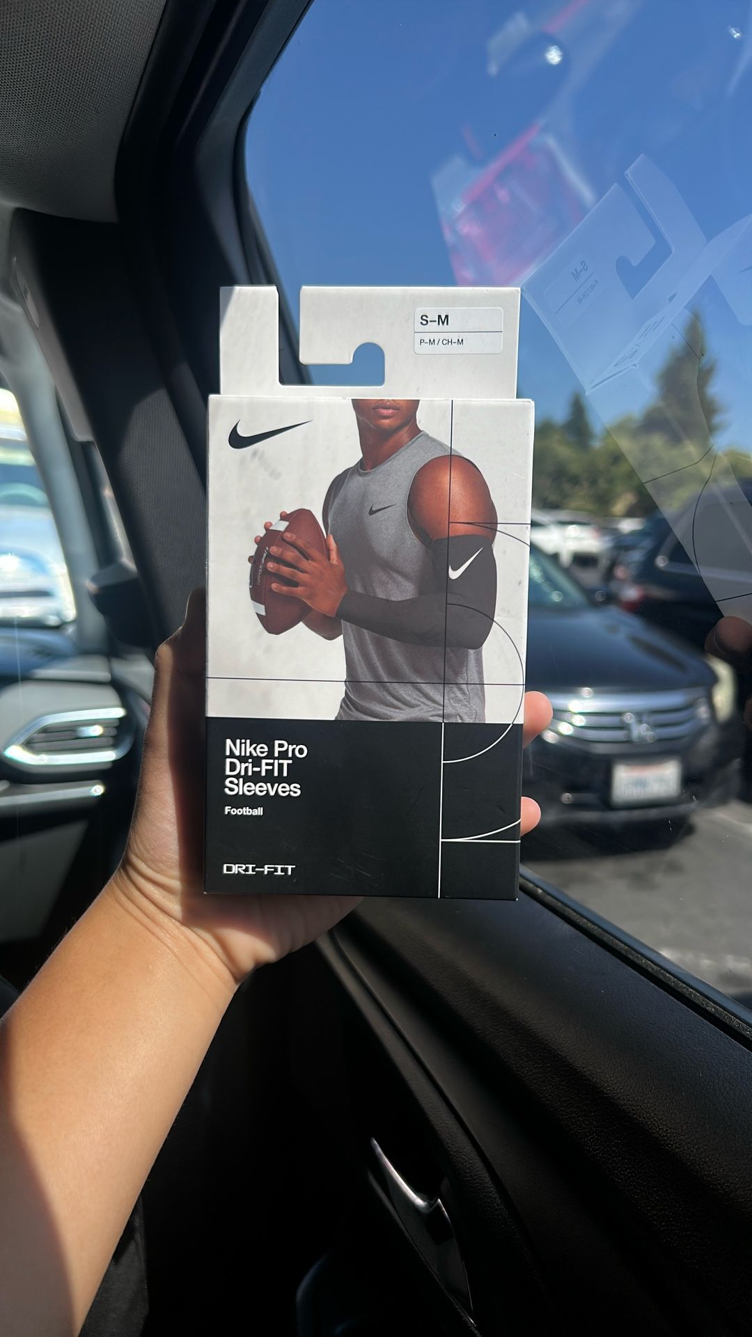 Brand new Nike arm sleeve comes with two inside