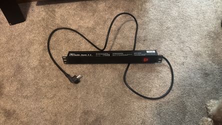 The t.racks Power 8 S - Rack Mount Power Strip (8-Outlet)