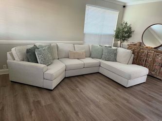 Beautiful 3pc sectional sofa set